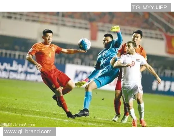 中国队在12强赛迎战乌兹别克斯坦全力争胜展现团队精神与拼搏决心